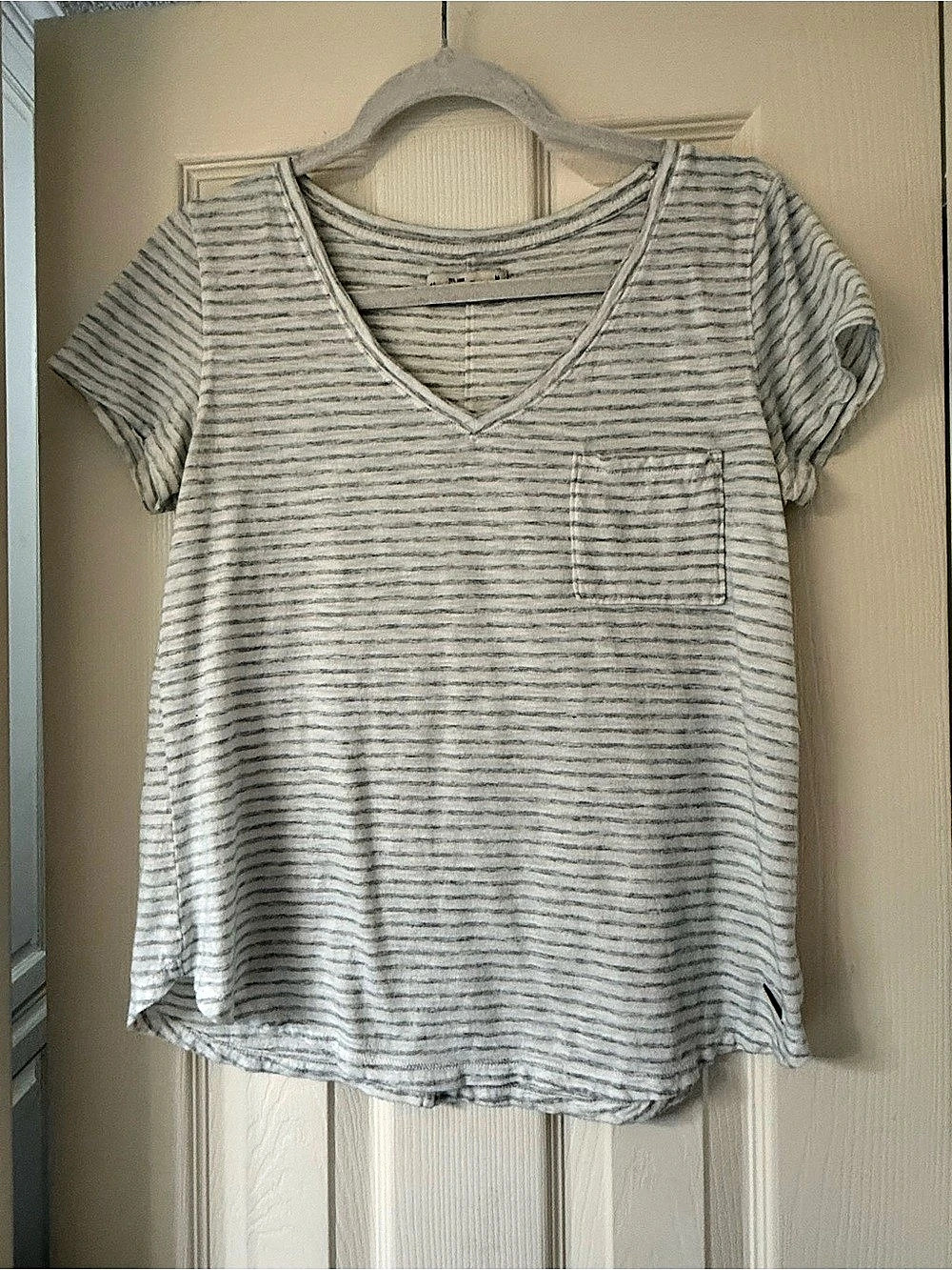 Abercrombie & Fitch Striped Short Sleeve Top in Gray & White Size Medium
